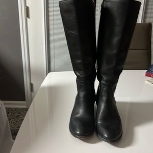 Black leather knee boots
